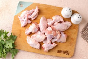 Крылышки с яблоками в духовке