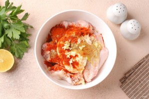 Крылышки с яблоками в духовке