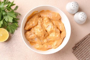 Крылышки с яблоками в духовке