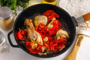 Курица с вялеными помидорами