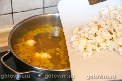 Куриный суп с цветной капустой и сырными клецками Куриный суп с цветной капустой и сырными клецками