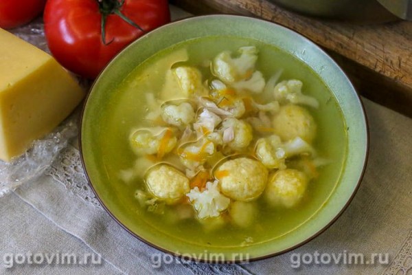Куриный суп с цветной капустой и сырными клецками Куриный суп с цветной капустой и сырными клецками