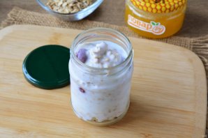 Ленивая овсянка с вишней и шоколадом