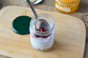 Ленивая овсянка с вишней и шоколадом