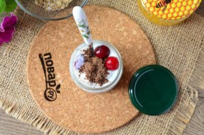 Ленивая овсянка с вишней и шоколадом