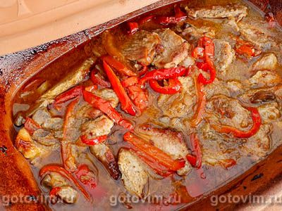 Македонская сельска тава или мясо, тушенное с луком в глиняном горшке (SELSKA TAVA) Македонская сельска тава или мясо, тушенное с луком в глиняном горшке (SELSKA TAVA)