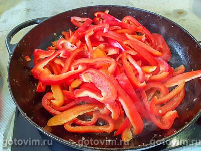 Македонская сельска тава или мясо, тушенное с луком в глиняном горшке (SELSKA TAVA) Македонская сельска тава или мясо, тушенное с луком в глиняном горшке (SELSKA TAVA)