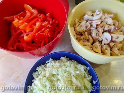 Македонская сельска тава или мясо, тушенное с луком в глиняном горшке (SELSKA TAVA) Македонская сельска тава или мясо, тушенное с луком в глиняном горшке (SELSKA TAVA)