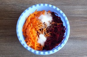 Маринованная свекла с морковью быстрого приготовления