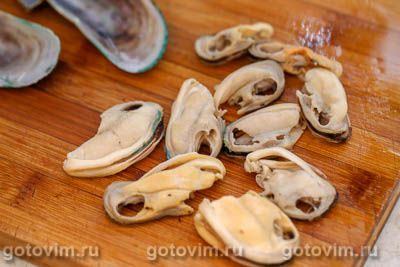 Мидии, запеченные в духовке с сырно-чесночным соусом