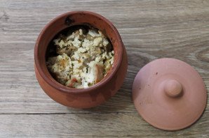 Мясо с баклажанами в горшочках в духовке