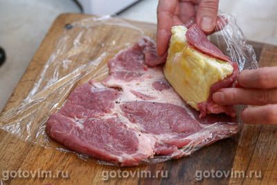 Моравский шницель из свинины с начинкой из омлета Моравский шницель из свинины с начинкой из омлета