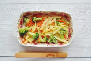 Морской окунь с брокколи в духовке