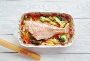 Морской окунь с брокколи в духовке