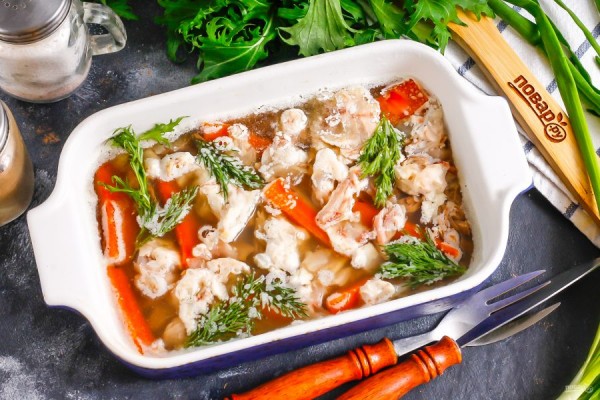 Новогодняя ностальгия! 7 блюд, которые не покидают новогодний стол с советских времен        