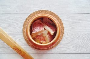 Окунь в горшочке в духовке