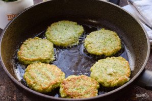 Оладьи из брокколи и кабачков Оладьи из брокколи и кабачков