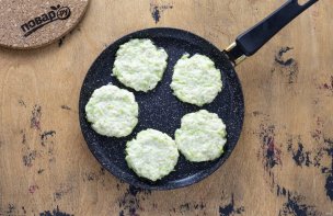 Оладьи из кабачков и киноа