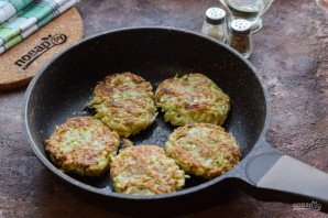 Оладьи из кабачков с гречневой мукой Оладьи из кабачков с гречневой мукой