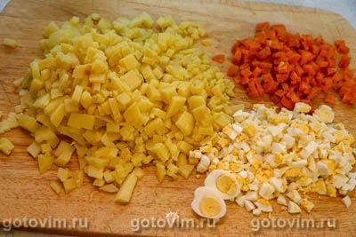 Оливье с перепелками и перепелиными яйцами