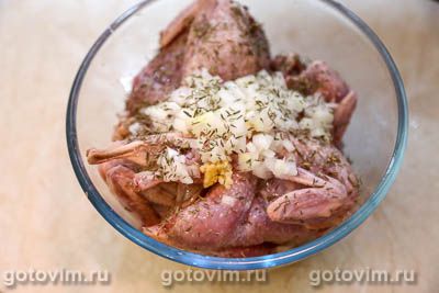 Оливье с перепелками и перепелиными яйцами