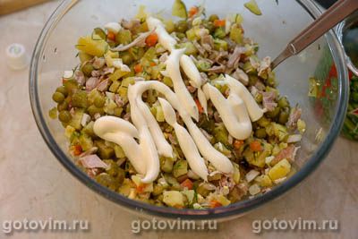 Оливье с перепелками и перепелиными яйцами