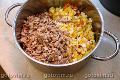 Оливье с перепелками и перепелиными яйцами