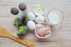 Омлет с курицей и брокколи