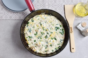 Омлет с курицей и кукурузой