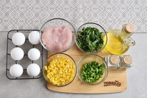 Омлет с курицей и кукурузой