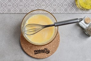 Омлет с курицей и кукурузой