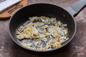 Омлет с репчатым луком и сыром