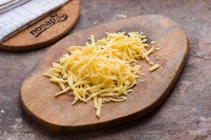 Омлет с репчатым луком и сыром