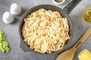 Паста с креветками и сельдереем