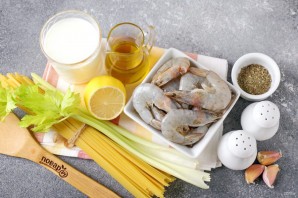Паста с креветками и сельдереем