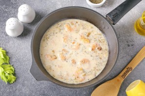 Паста с креветками и сельдереем