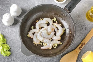 Паста с креветками и сельдереем