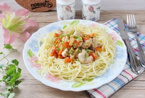 Паста с курицей и сельдереем