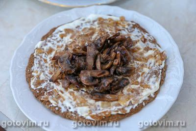 Печеночный торт с грибами
