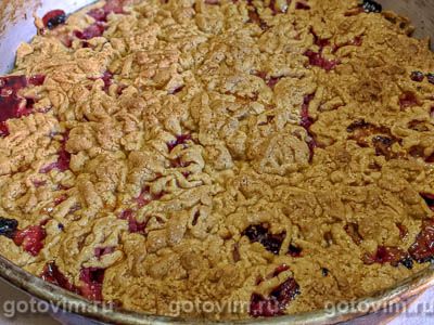 Песочный пирог со сливами под ореховым штрейзелем Песочный пирог со сливами под ореховым штрейзелем