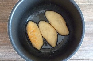 Пирожки с яблоками в мультиварке