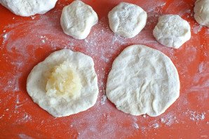 Пирожки с яблоками в мультиварке