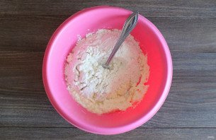 Пирожки с яблоками в мультиварке