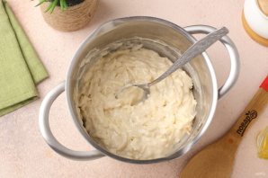 Пышные оладьи на йогурте с яблоками