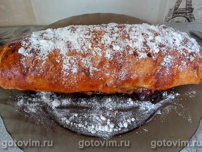 Рулет из слоеного теста с яблоками и грецкими орехами Рулет из слоеного теста с яблоками и грецкими орехами