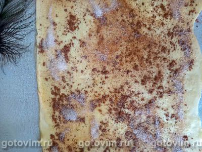 Рулет из слоеного теста с яблоками и грецкими орехами Рулет из слоеного теста с яблоками и грецкими орехами