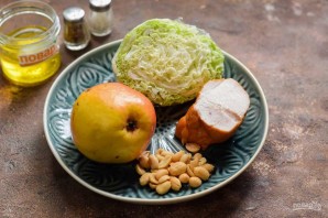 Салат "Красотка" с копченой курицей и грушей Салат "Красотка" с копченой курицей и грушей