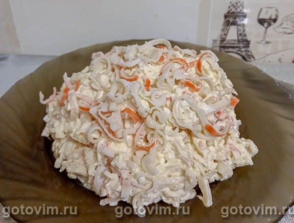 Салат с кальмарами и крабовыми палочками Салат с кальмарами и крабовыми палочками