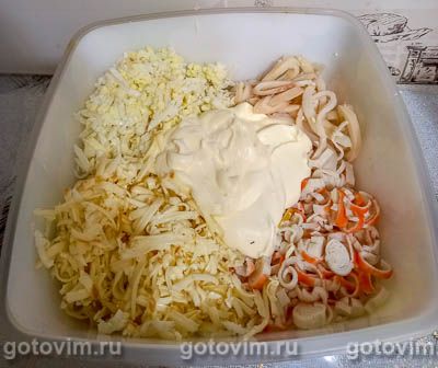 Салат с кальмарами и крабовыми палочками Салат с кальмарами и крабовыми палочками
