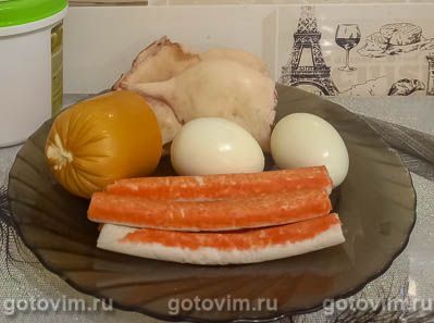 Салат с кальмарами и крабовыми палочками Салат с кальмарами и крабовыми палочками